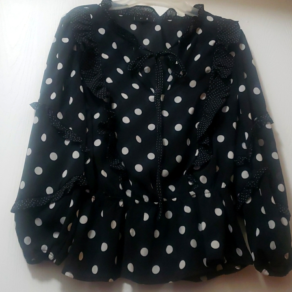 Long-sleeved polkadot blouse